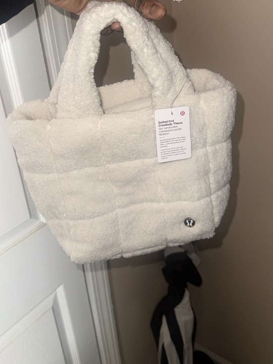 lululemon athletica Handbags - Quilted lulu Fleece Tote Bag 5L - Cream